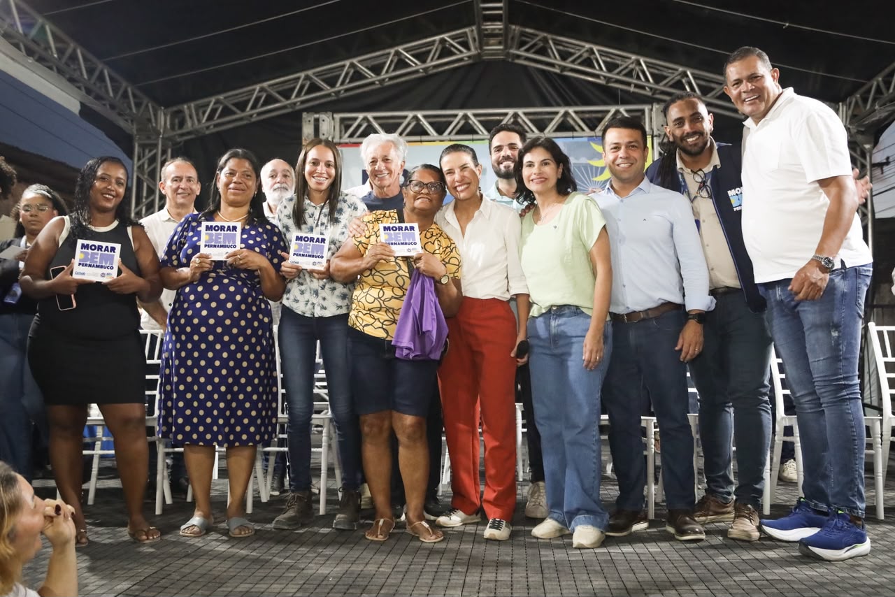 Governadora Raquel Lyra entrega 41 moradias reformadas pelo Programa Morar Bem na Imbiribeira, no Recife