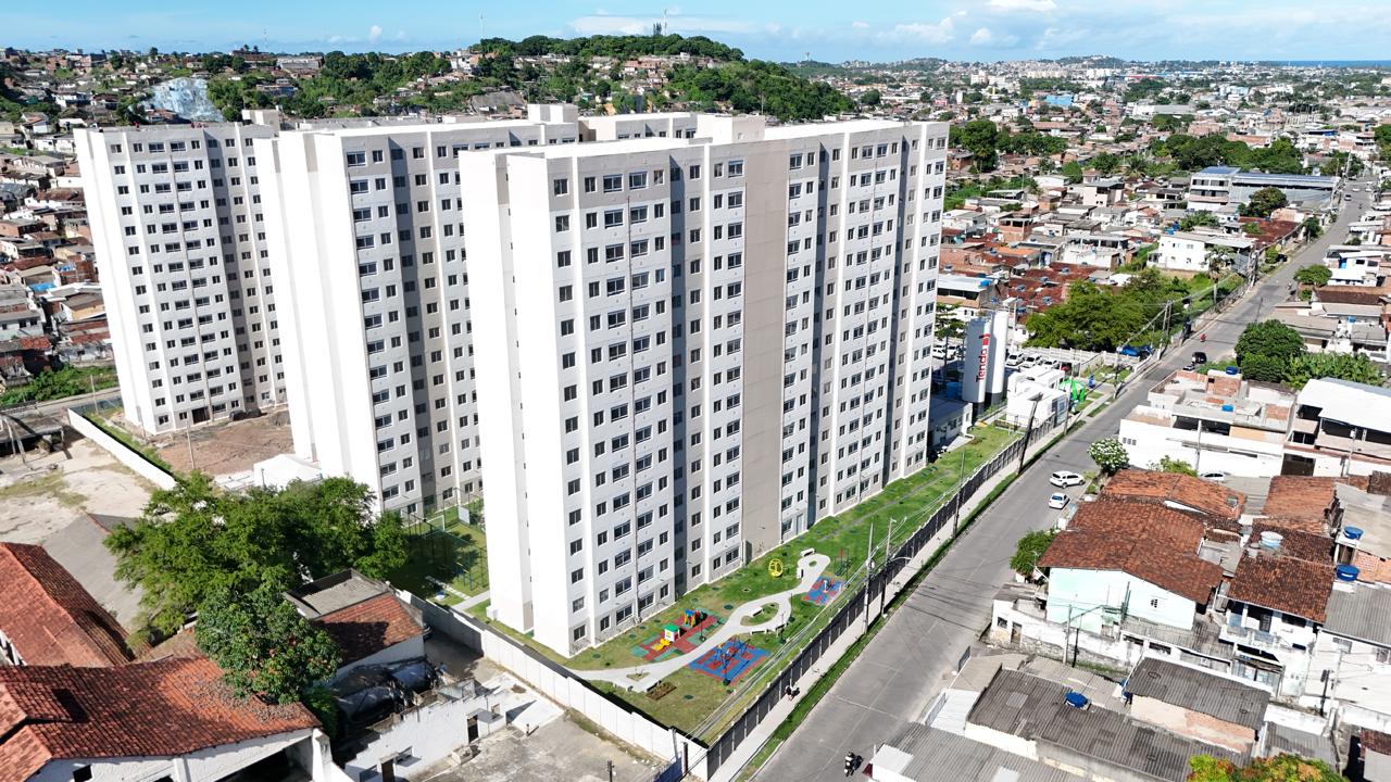 No Recife, governadora Raquel Lyra entrega chaves de 125 residências para famílias beneficiadas pelo Programa Morar Bem - Entrada Garantida