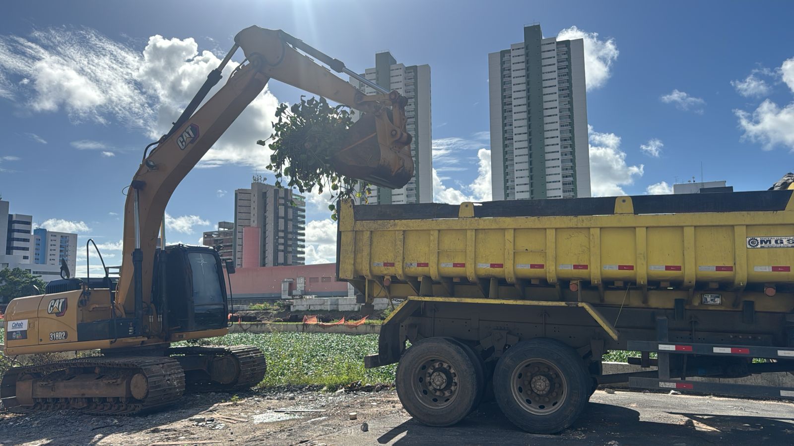 Governo de Pernambuco inicia ação de limpeza anual do Canal do Fragoso