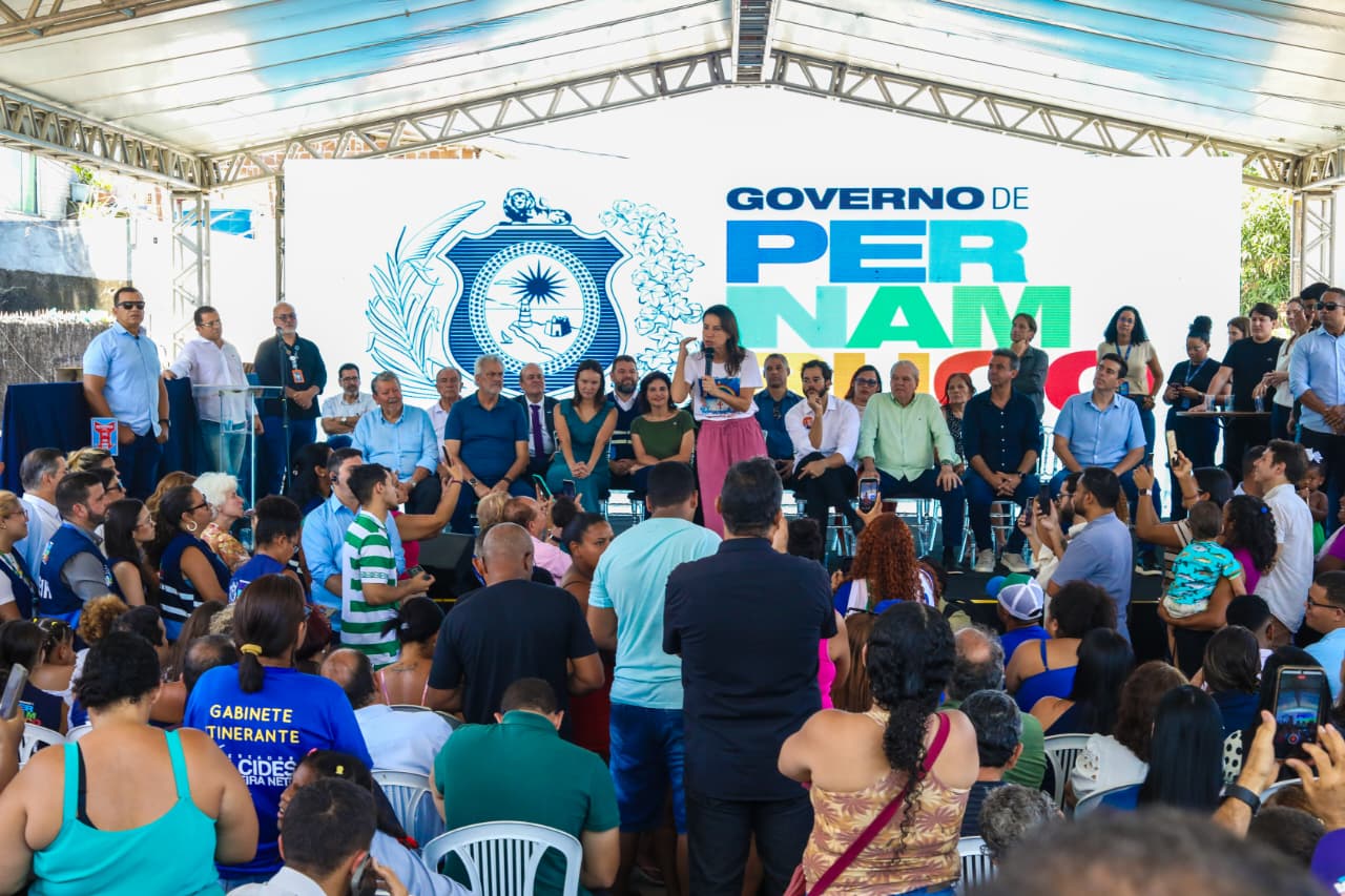 No Recife, governadora Raquel Lyra entrega 49 residências reformadas pelo programa Morar Bem Pernambuco